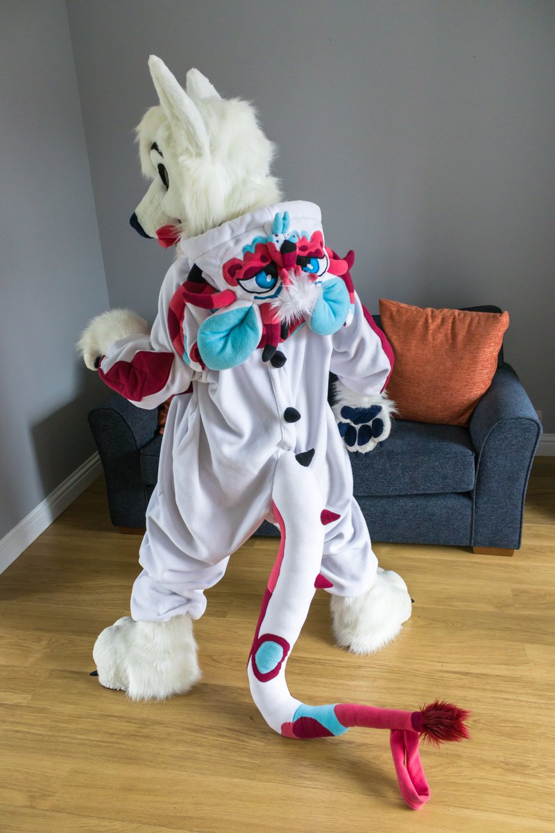 Finally got some first photos of my beautiful new Wagon (wolf dragon) kigu by @57Manex! I love it so much 💕 #FursuitEveryday ✂️- @GoFurItstudios 📷 - @NotFish6