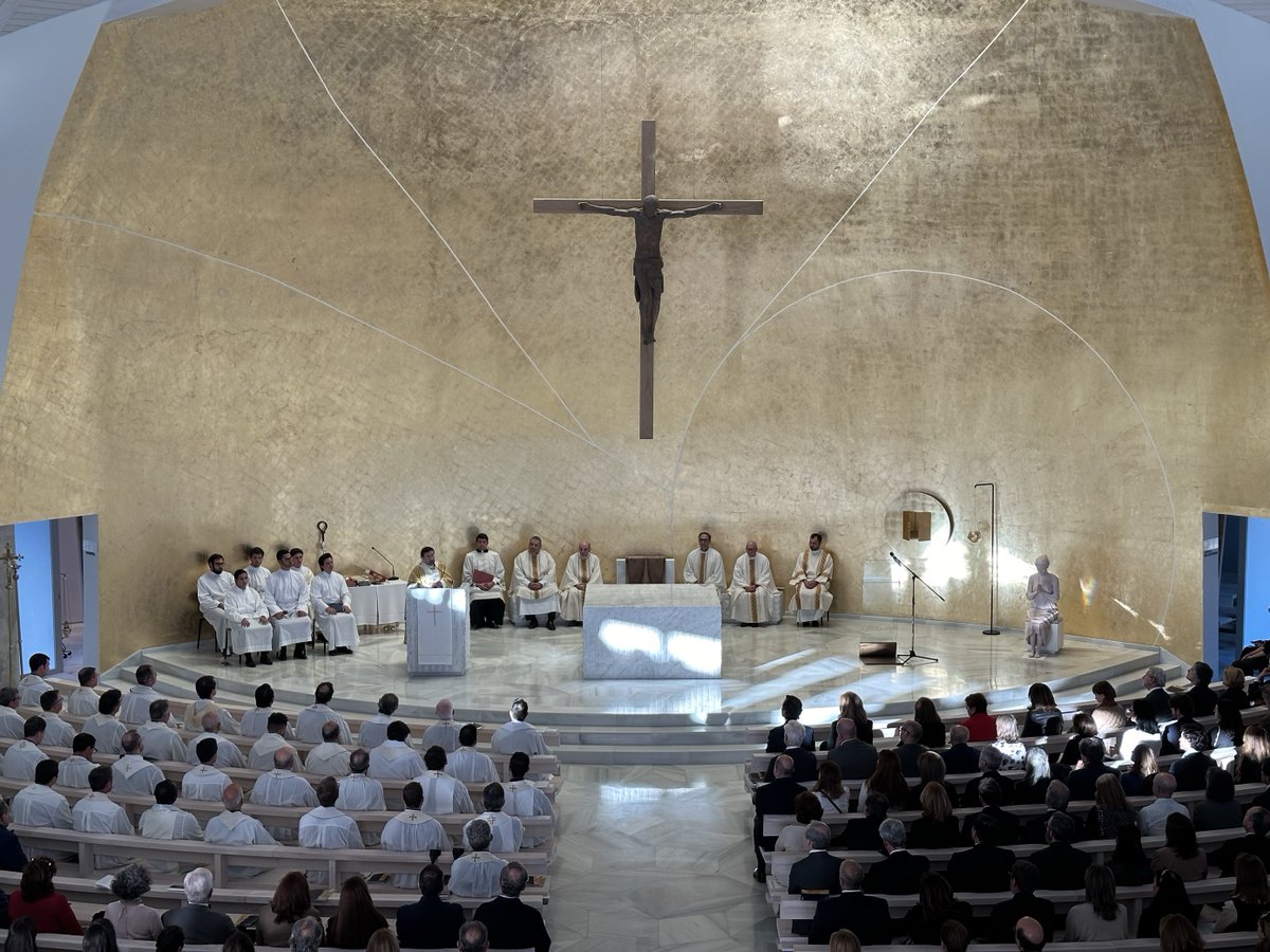 👉 Cardenal D. José Cobo, arzobispo de la @archimadrid: 'Esta universidad busca la sabiduría y la verdad, pero no hay sabiduría ni verdad posibles sin recibir el alma que emana de una realidad como la que estamos consagrando'.