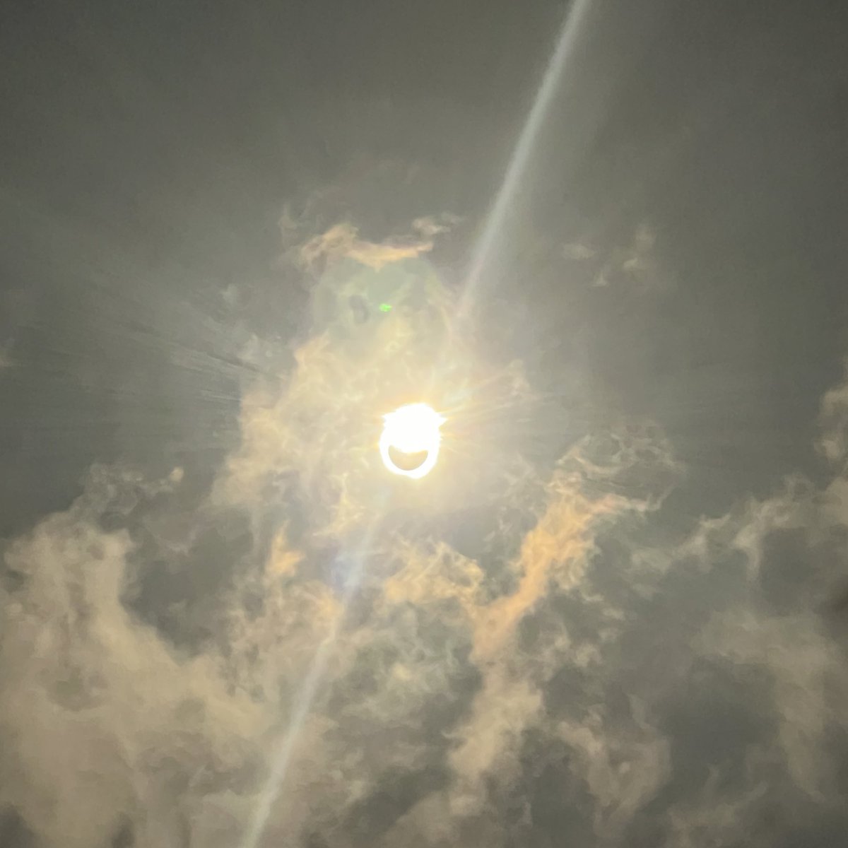 This picture I got of the eclipse is pretty nice ngl.