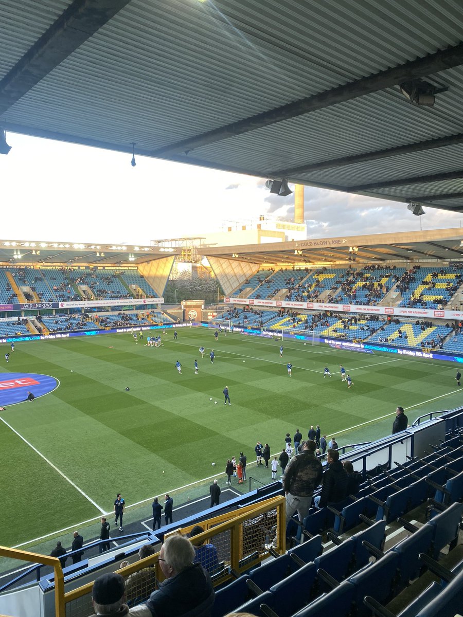 Big old Championship game at The Den tonight. Commentary @BBCLondonSport now!