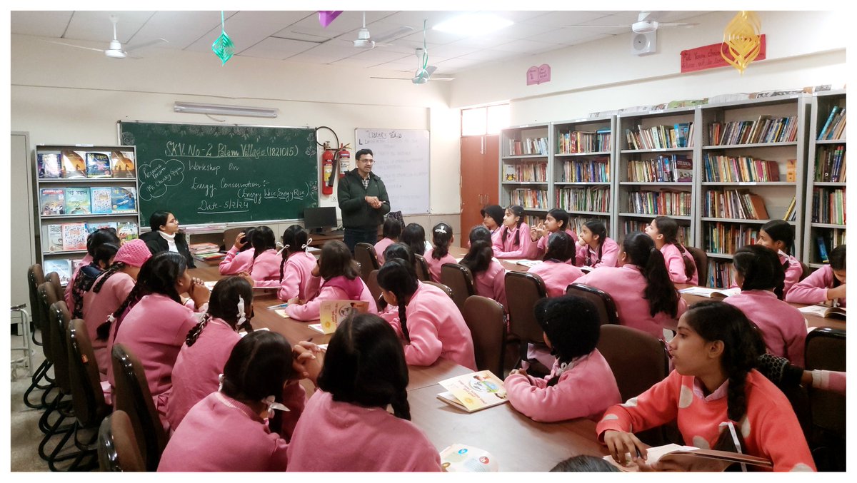 MilestoneNgo's tweet image. Fantastic workshop on Energy Conservation at Govt. School (SKV No. 2 Palam Village), Delhi!

It was amazing to engage with the children and empower them with knowledge about saving energy. 

 #EnergyConservation #EducationForAll #DelhiSchools
