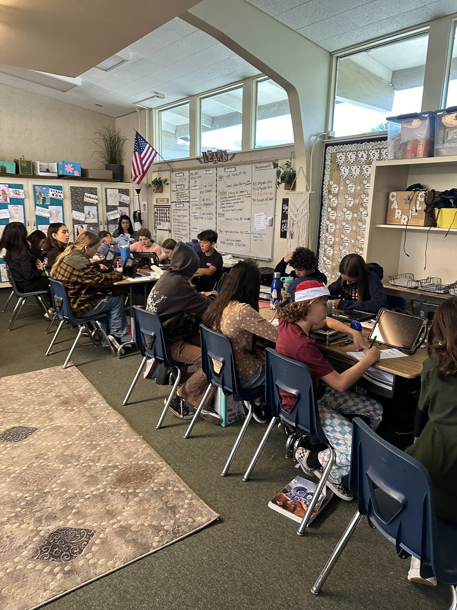 Thank you Mrs. Fritter @FSDAcaciaPandas for inviting me into your 6th grade classroom. We had a great discussion about integrity, responsible decision making, and good choices. These kids were so insightful and kind ❤️ #FSDlearns #FSD #FSDsel #SEL #FSDPBIS @fullertonsdconnects