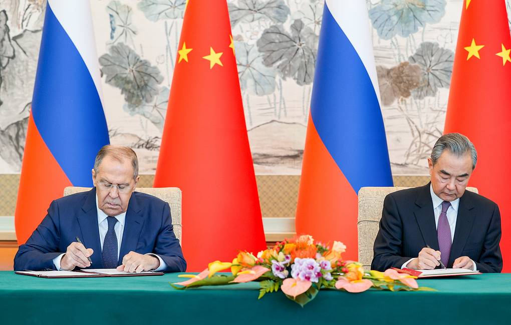 RealPepeEscobar's tweet photo. The adults in the room.

Will engage together on Eurasian security.

Will go for "dual opposition" to the West’s "dual deterrence”.

Will be countering attempts to "slow down the natural course of history”.

Putin and Xi will hold at least two bilaterals in 2024.

At the SCO summit in June and the BRICS summit in October.

The dogs of Forever Wars bark while the Eurasian  caravan marches on.