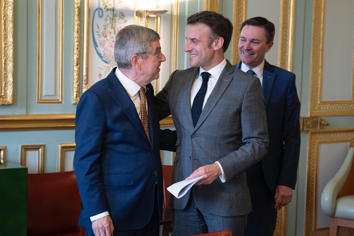 President @EmmanuelMacron and IOC President Thomas Bach at the Élysée Palace. They discussed the excellent preparations for the Olympic Games @Paris2024 and the growing worldwide excitement and anticipation for the Games.