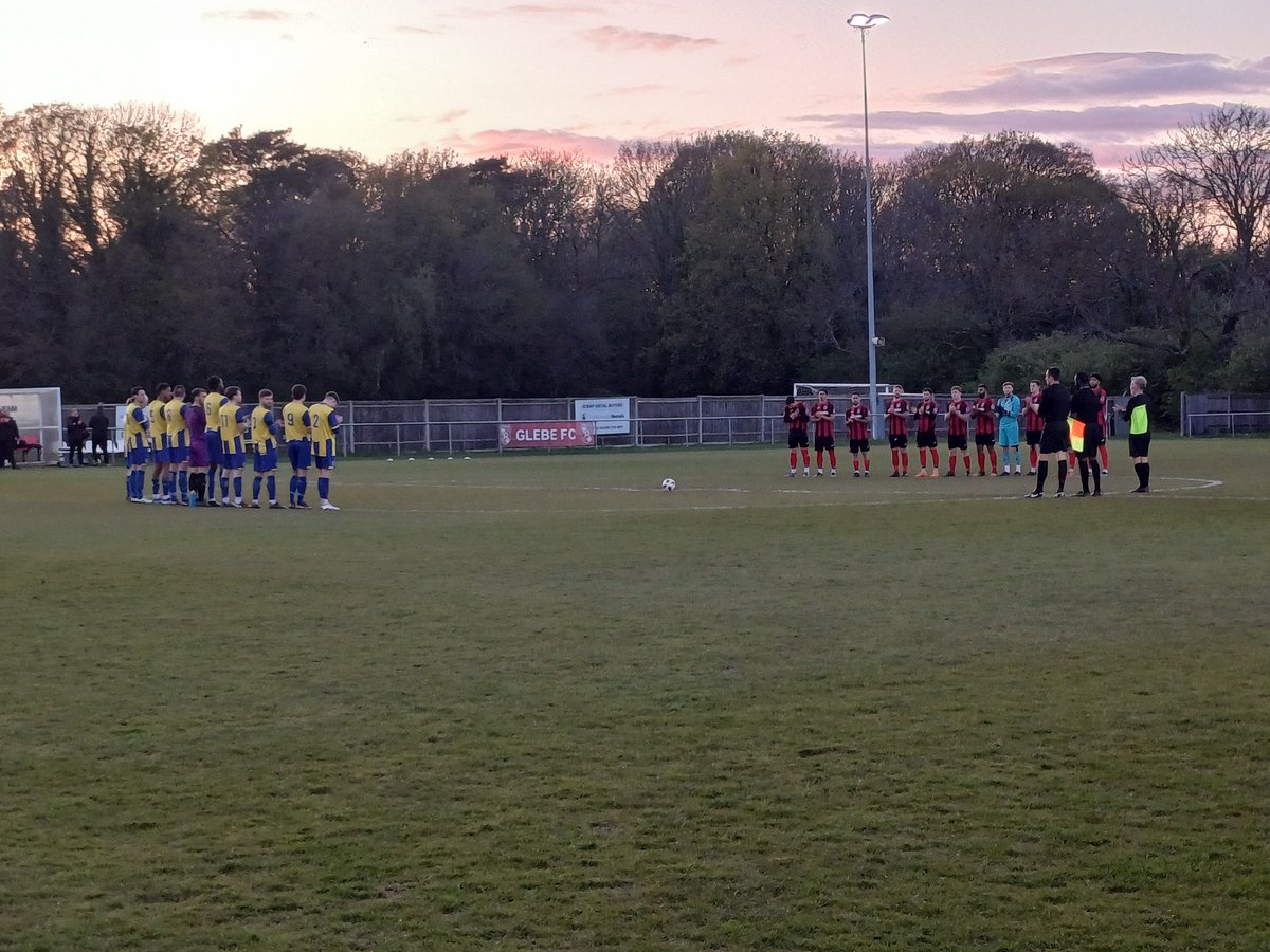 A minute's applause for Dave Mehmet ahead of the Stansfeld v Erith Town at Foxbury 👏👏👏