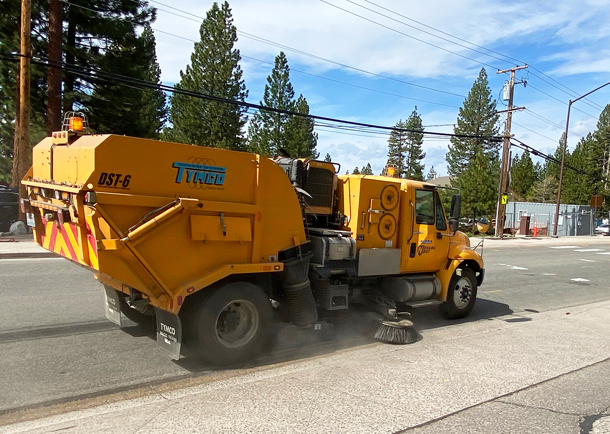 Have you seen this @nevadadot vehicle on the road recently? #DYK it’s performing an important #stormwater management job. Street sweepers pick up sediment and other pollutants on our roadways so they don’t enter our waterways. Remember #onlyraininthestormdrain @nevadadotreno