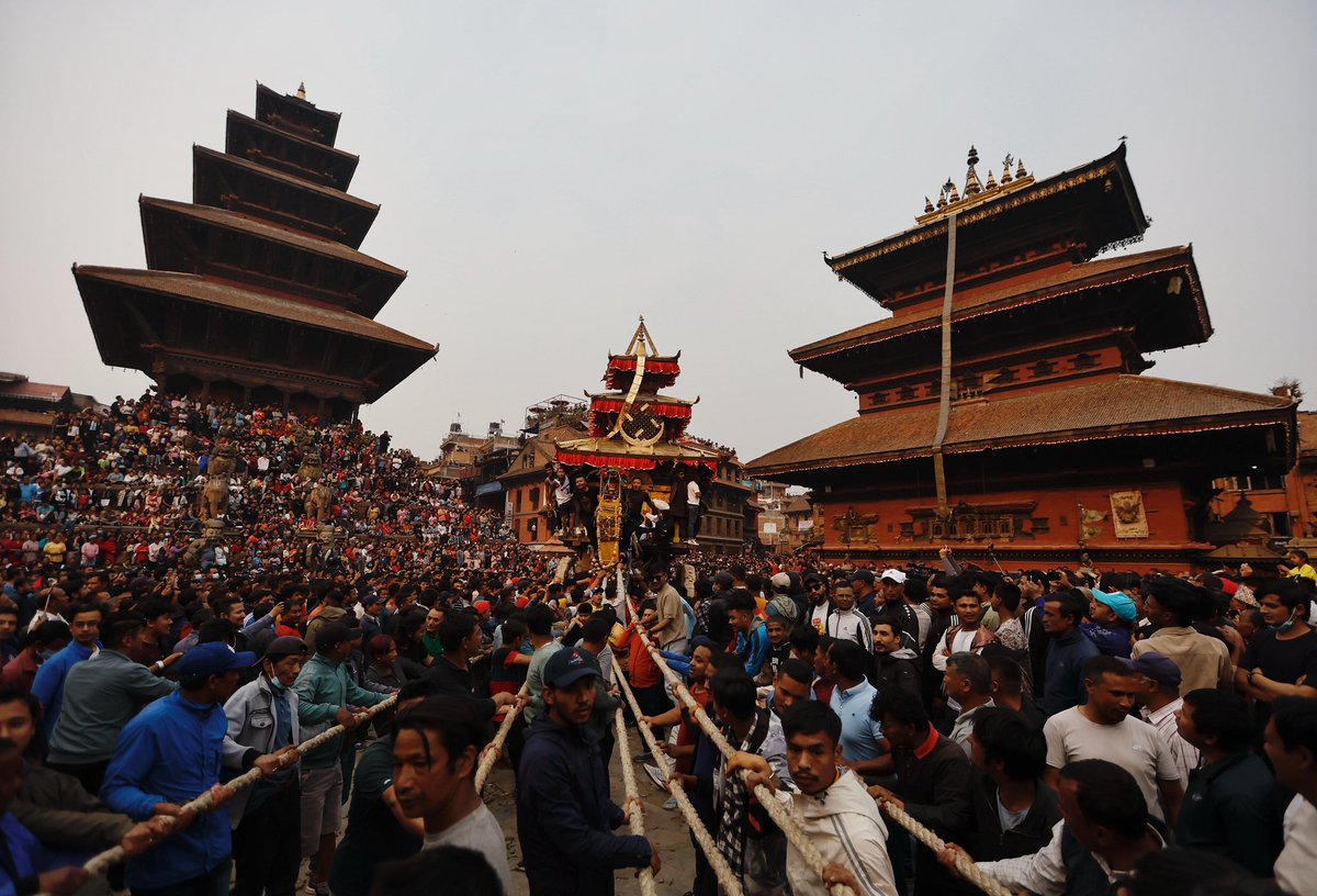 pjclubnepal's tweet photo. Devotees pull the chariot of God Bhairab through the city centre during the Biska Jatra Festival in Bhaktapur.
Photo: @NaveshChitrakar
#biskajatra #festivalsofnepal #bhaktapur #pjclub #nepal https://t.co/lUysrRXu9k