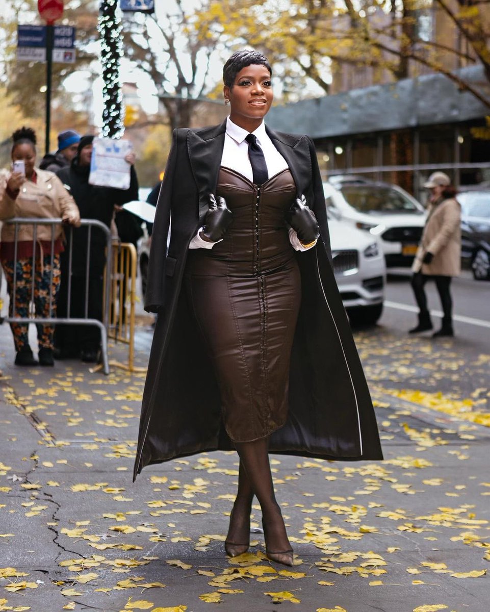 BPRGM's tweet photo. Justtt in case anyone needed inspo for a power look this week, we're going through our pins and still *GAGGING* over this look from @fantasia's recent (The Color Purple) press run. 📌🔥
📸: @sonejr
#PressRun #BPRGMPowerLook #BlackPRGirlMagic™ #publiSIS™ #BPRGM™ https://t.co/4XwvA3s44M