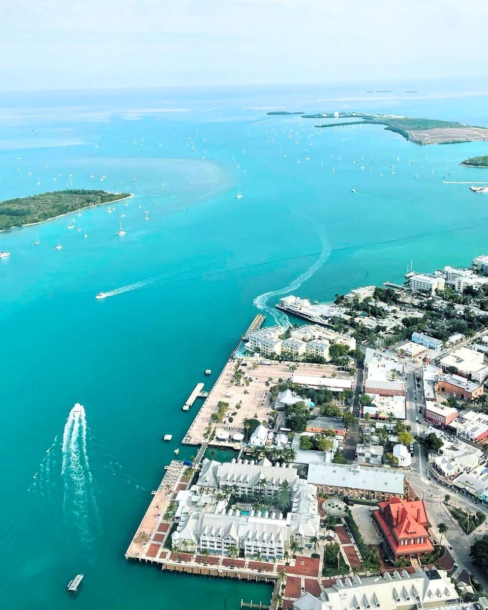 🌴✨ A bird's-eye view of Mallory Square – where the energy is as vibrant as the colors below! 🌅 Learn more about everything Mallory Square has to offer ⬇️ buff.ly/3AtfKCT