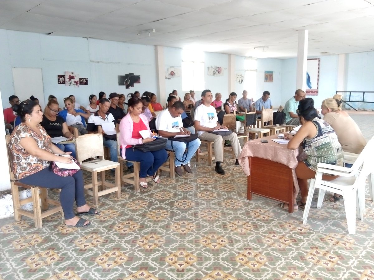AMPPMella's tweet photo. #Mella,#SantiagoDeCuba. En este minuto inicia reunión Orgánica del Consejo Popular Palmarito. Presentes Coordinadora Zonal del Comité del PCC, la Dirección en pleno de la AMPP, Dtores de Entidades, entre otros invitados con implicaciones populares.#LosDesafiosDelPoderPopular https://t.co/pNJylj7ypK