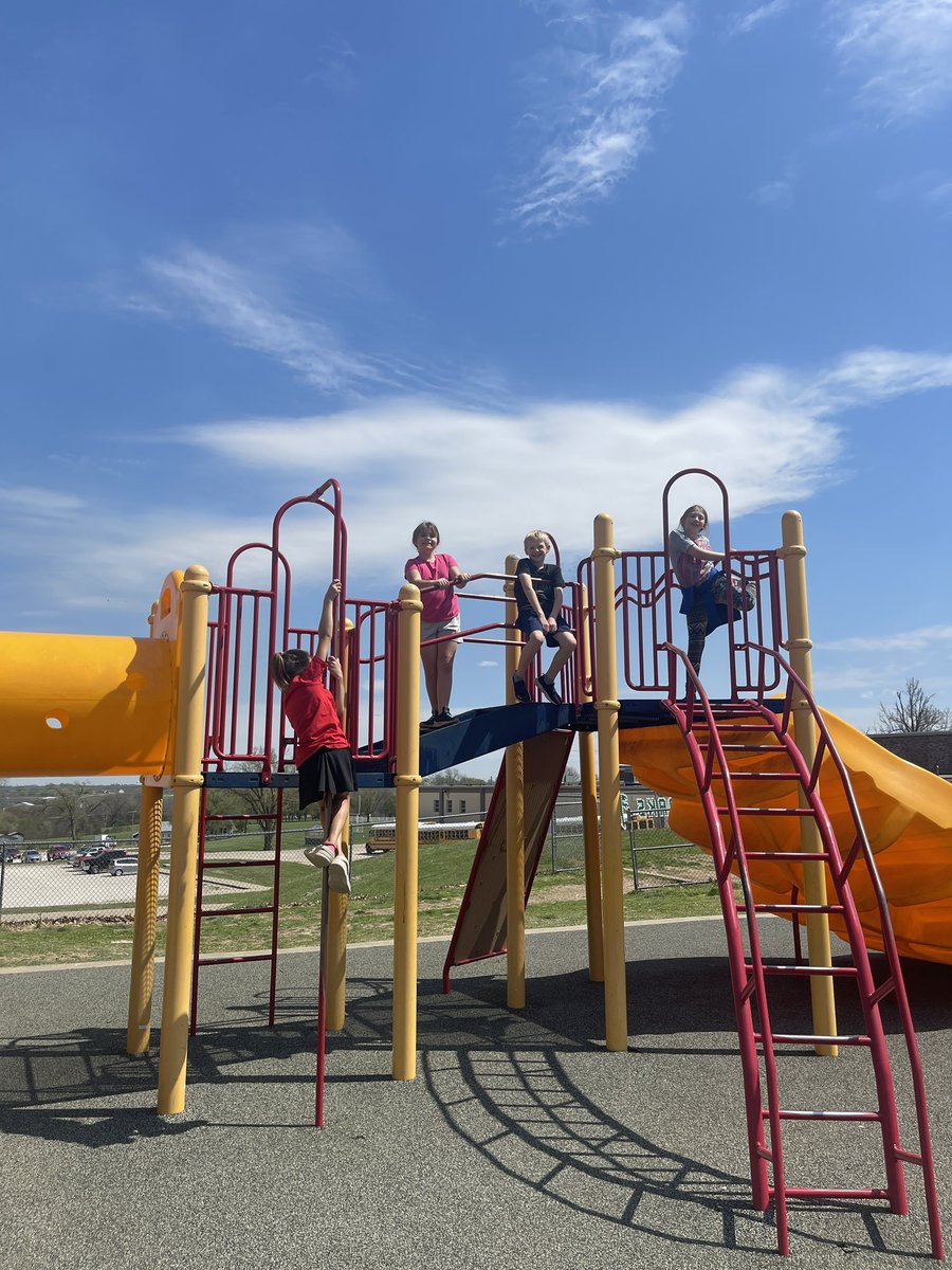 BIS_Falcons's tweet photo. Enjoying the sun today with winners of extra recess from our #ReadAcrossAmerica raffle! https://t.co/r0l3x4PY93