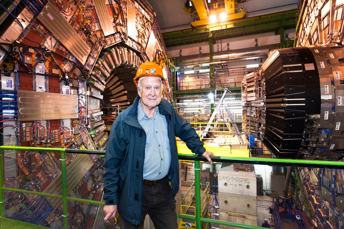 Peter Higgs (1929-2024) played a major role in the motivation for the LHC, @CMSExperiment and @ATLASexperiment. The discovery of the #Higgs boson in 2012 laid the groundwork for a completely new area of physics studies. The CMS collaboration will be forever grateful. @CERN