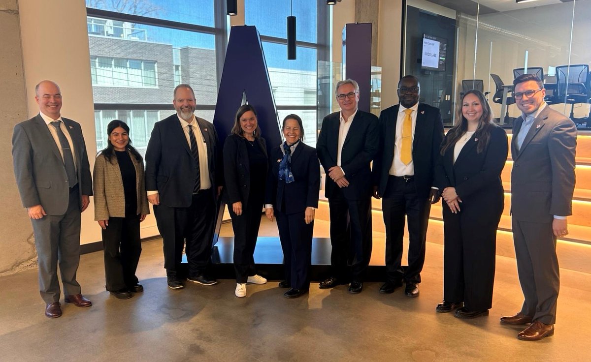 AI for supply chain resilience is essential for the United States and Canada. Jennifer Mergy, Minister Counselor for Economic Affairs at the @usembassyottawa, and Consul General Robert P. Sanders visited @ScaleAICanada to discuss opportunities for advancing AI technologies in