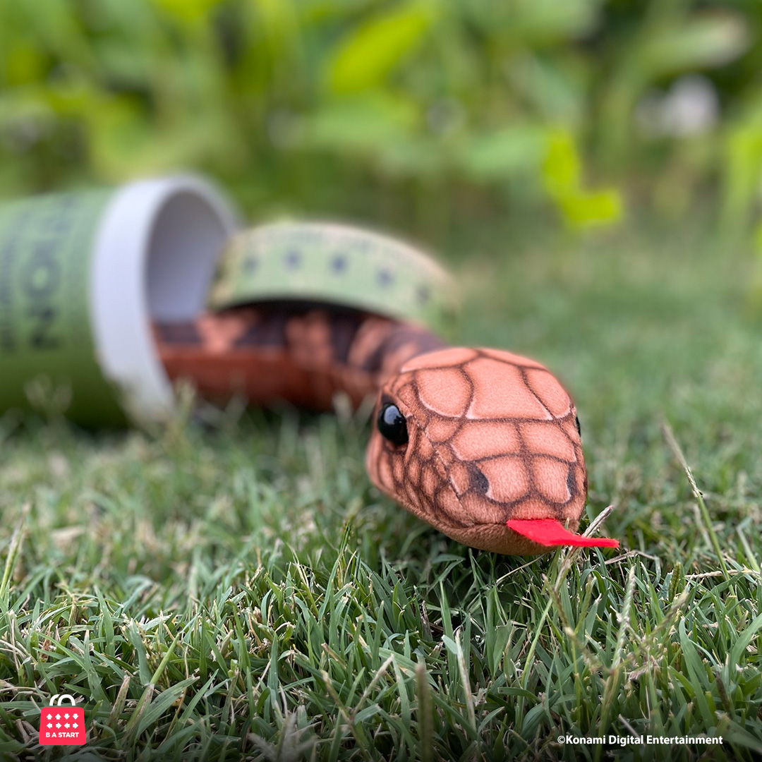 Looks like the Snake Ration Plushie finally escaped 😱 guess this is today's lunch? 🤔 🔗 ow.ly/Qgig50RbHOM #MGS3 #SnakeEater 🐍