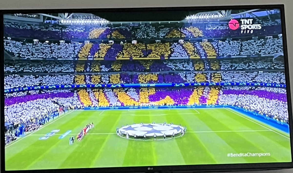 El mosaico del Bernabéu ESPECTACULAR NOCHE MÁGICA Que ganas de estar ahí carajo Vamos @realmadrid