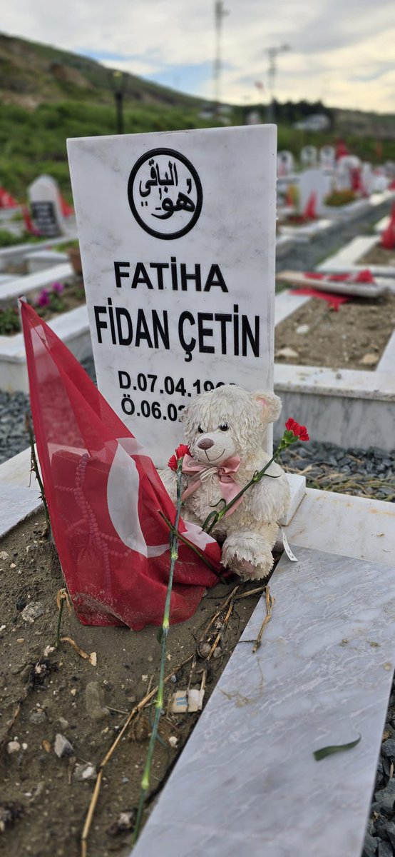 📍 Hatay ANDA Hatay ekibimiz AFAD Hatay ekipleri ile Ramazan Bayramı öncesi asrın felaketi 6 Şubat depreminde hayatını kaybeden vatandaşlarımızın kabirlerini ziyaret etti. Bu vesile ile; vefat eden tüm vatandaşlarımıza Allah’tan rahmet, milletimize başsağlığı diliyoruz. #anda…