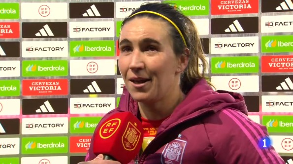Erafutbolfem's tweet photo. 🎙️ Mariona en TVE tras el partido sobre la afición de El Plantío:

🗣️"Increíble la verdad. Justo cuando salíamos a los himnos, lo he pensado, cómo ha cambiado esto, qué suerte tenemos de jugar en estadios así. Hoy en Burgos, en ciudades que hemos estado anteriormente"

🗣️"Ojalá la gente se siga animando porque nos ayuda mucho"
