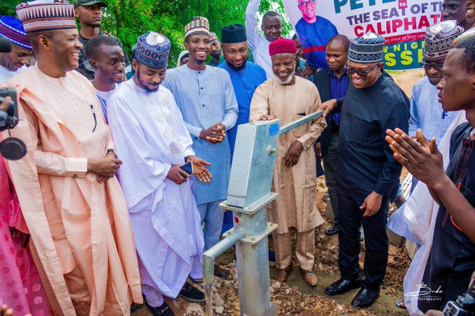 OmegaXDreams's tweet image. #ThankYouPeterObi for providing water for this community.