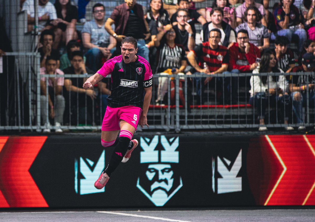 ¡Festeja capitán festeja!

SOMOS EQUIPO DE FINAL FOUR🖤🩷

Estadio Azteca🔜