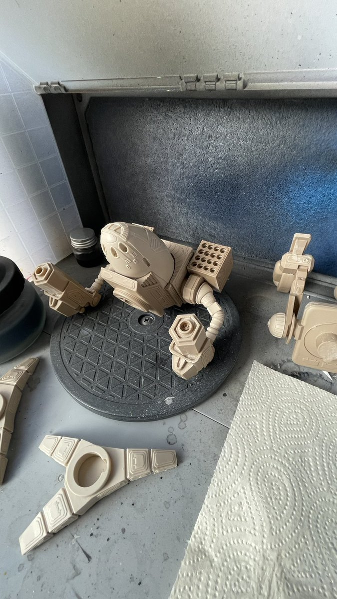 MekaRamen's tweet image. Zenithal primed #timberwolf #madcat #airbrush