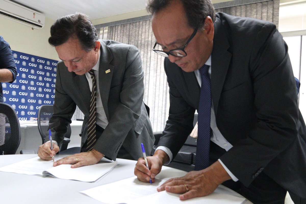 mpcroraima's tweet image. MPC/RR firmou um Acordo de Cooperação Técnica com a CGU em Roraima (CGU-RR), com o objetivo de promover intercâmbio de tecnologia, conhecimentos, informações e base de dados. A assinatura ocorreu na manhã desta terça-feira (09), na sede da CGU em Boa Vista. #MPCRoraima #CGURR