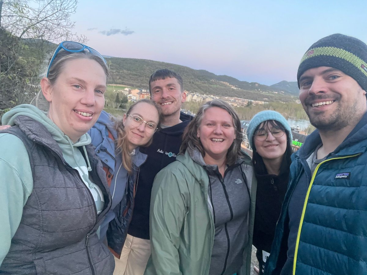 Staff arrived in Aínsa for this year’s @ES_UCL sedimentology and stratigraphy course in the Pyrenees led by @apatite4life also with @EliasRugen @VolcanoLiz + Penny + Alessia. Nine field days of beautiful scenery to go.