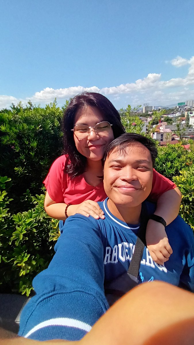 BearyDrained's tweet photo. I fucking love my boyfriend @jhoceppi bEST READING BREAK EVER see u when i come back from laguna 💖💖💖 https://t.co/S4Nuv5g9an
