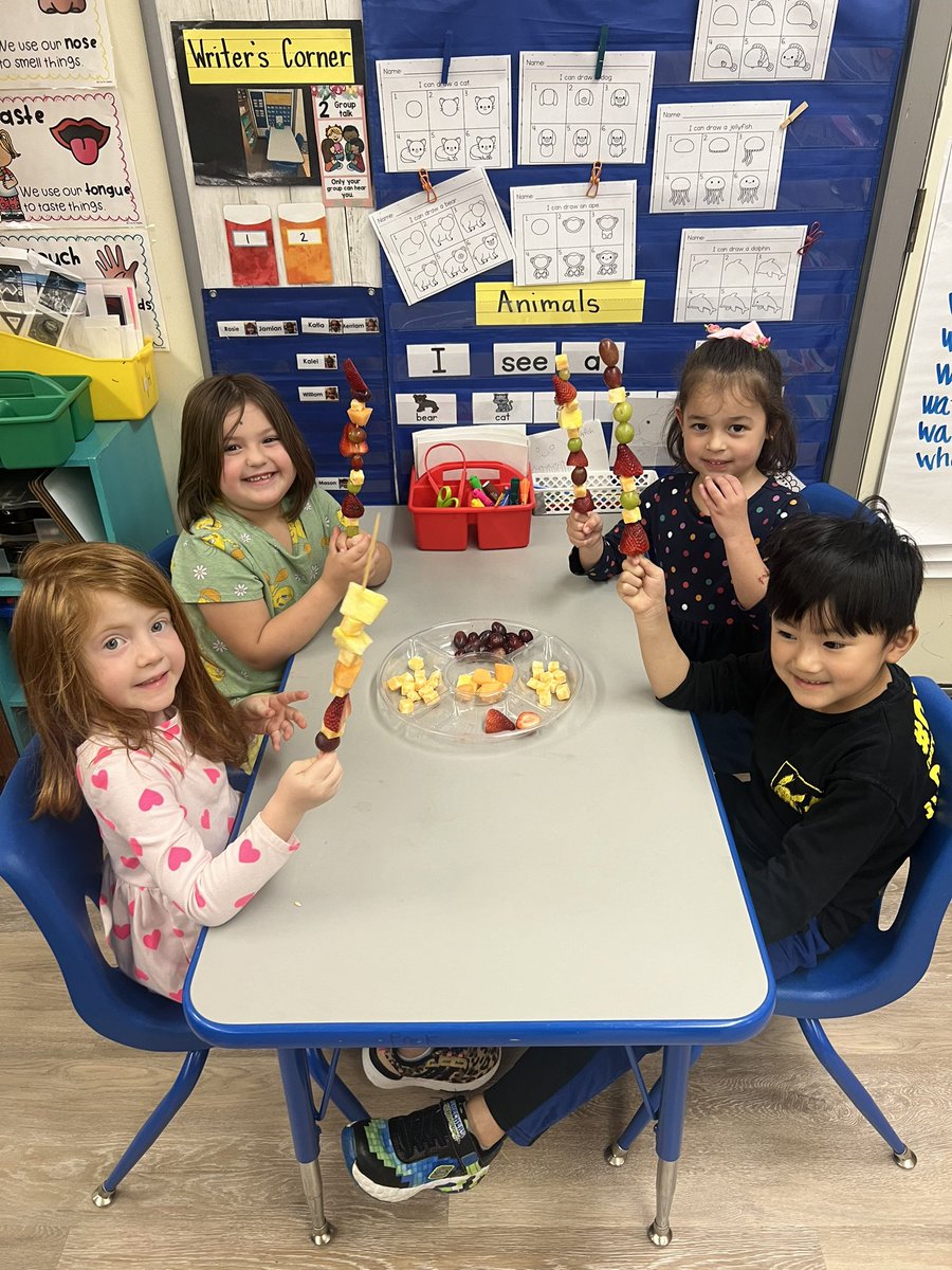 It’s Tasty Tuesday is Pre-K! They had so much fun making fruit and cheese pattern kabobs for snack!  🍓🍇🍍#WOYC24 #RISDprekWOYC #RISDprek