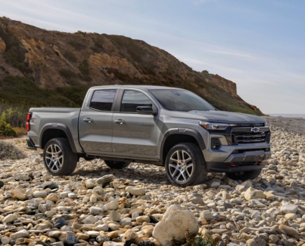 Chevrolet Colorado was awarded 2024 Truck of the Year by Hispanic Motor Press AND MotorTrend! Come see why today at Bommarito Chevrolet! Read more about the Chevrolet Colorado here: ow.ly/3EBf50RbJEP En español: hispanicmotorpress.org/premios-2024/ #Chevy #Colorado #Truck