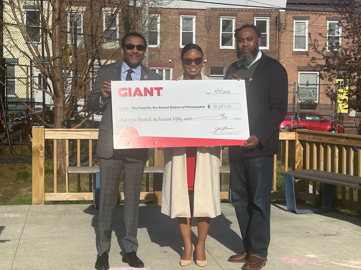 Today, The GIANT Company presented $81,187.05 to @fundPHLschools to support healthy food and produce stands that operate monthly at 19 schools across @PHLschools. #PHLEd