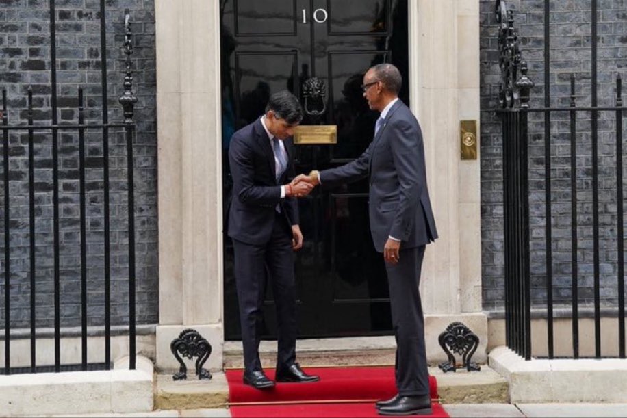 This is what Rishi Sunak was doing instead of sacking William Wragg personally — bowing to the Rwandan President on the red carpet. 

#TorySleaze #RwandaBill