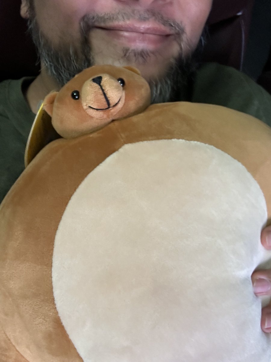 t0ybits_'s tweet photo. my little sis got me this from her vacation 🥰🐻 #TinyHeadedKingdom https://t.co/WqmAsH4Ta1