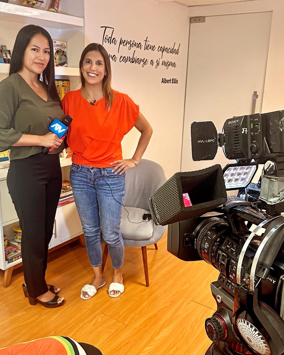 lorepa19's tweet photo. ¡Hoy di una entrevista para ATV!
Tema: ¿Por qué los jóvenes se agreden entre ellos y se graban?   
Se transmitirá el día de hoy en el noticiero de las 7:30 pm. ¡No se lo pierdan! https://t.co/RC664YL9U8