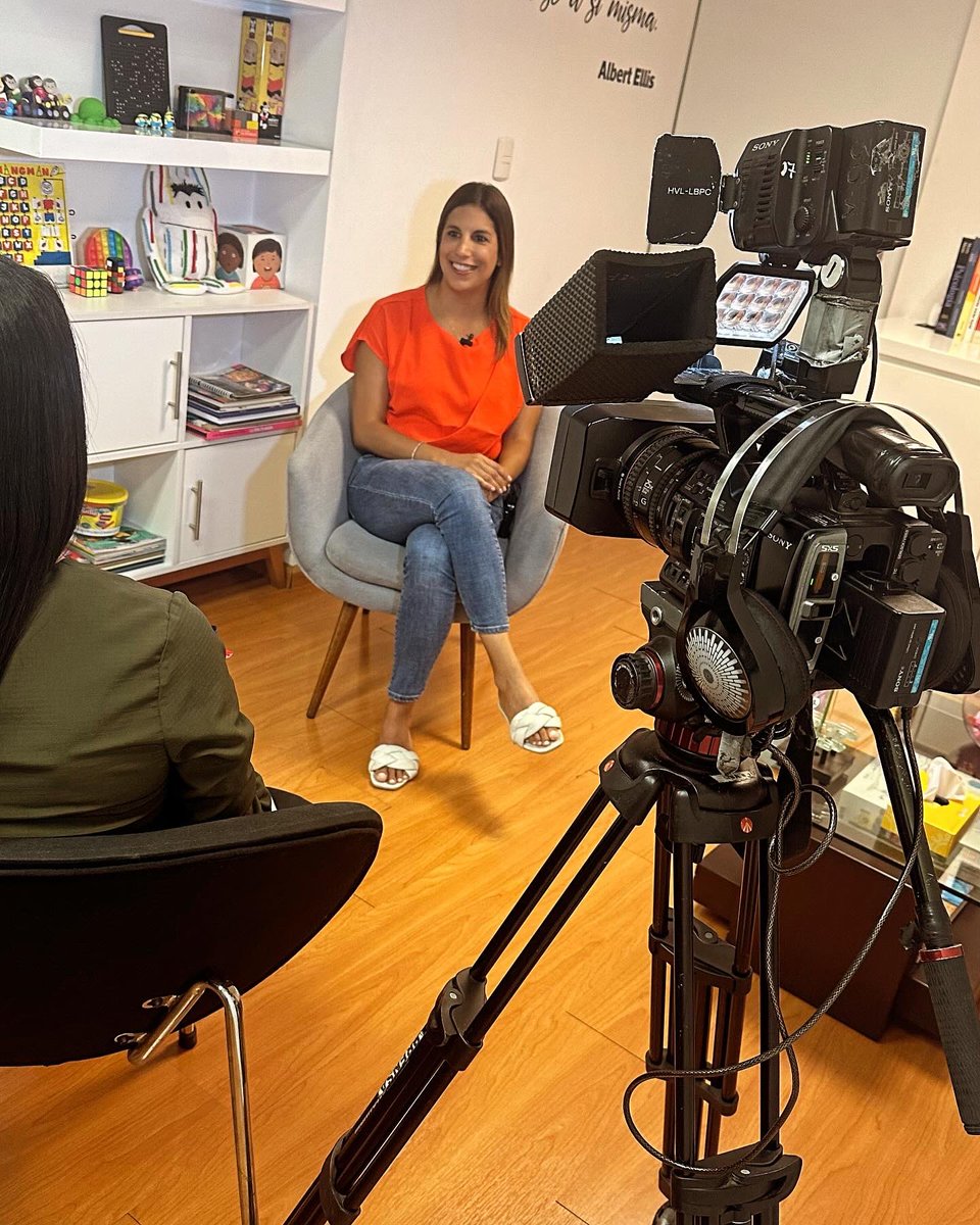 lorepa19's tweet photo. ¡Hoy di una entrevista para ATV!
Tema: ¿Por qué los jóvenes se agreden entre ellos y se graban?   
Se transmitirá el día de hoy en el noticiero de las 7:30 pm. ¡No se lo pierdan! https://t.co/RC664YL9U8