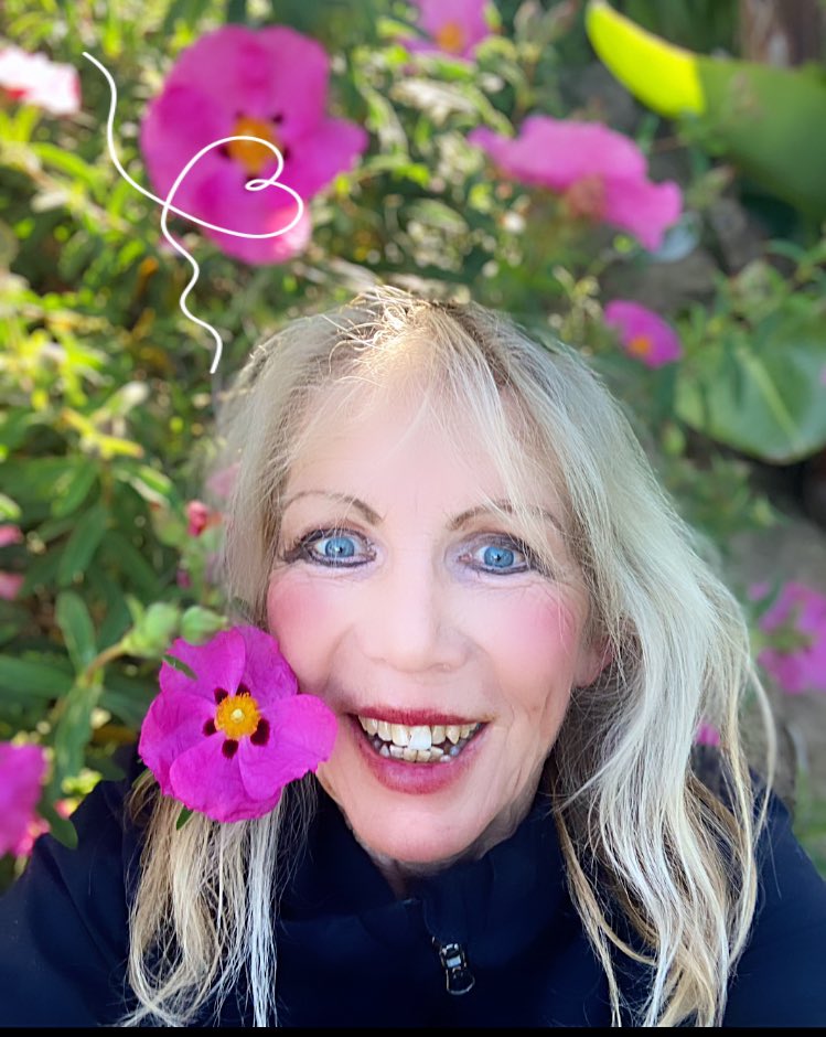 Happy Tuesday my friends! 7 miles with flowers everywhere, you know I love them! Lots of stairs and trails, the water was so refreshing, 58f! #Tuesday #running #runningpunks #California