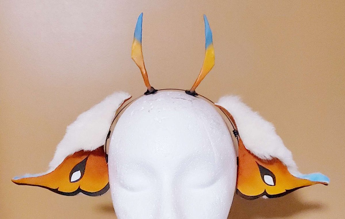 Finished pic of the fluffy moth ears I made for Yuzu!! 🥰 THEY LOOKED SO CUTE ON HER 🦋