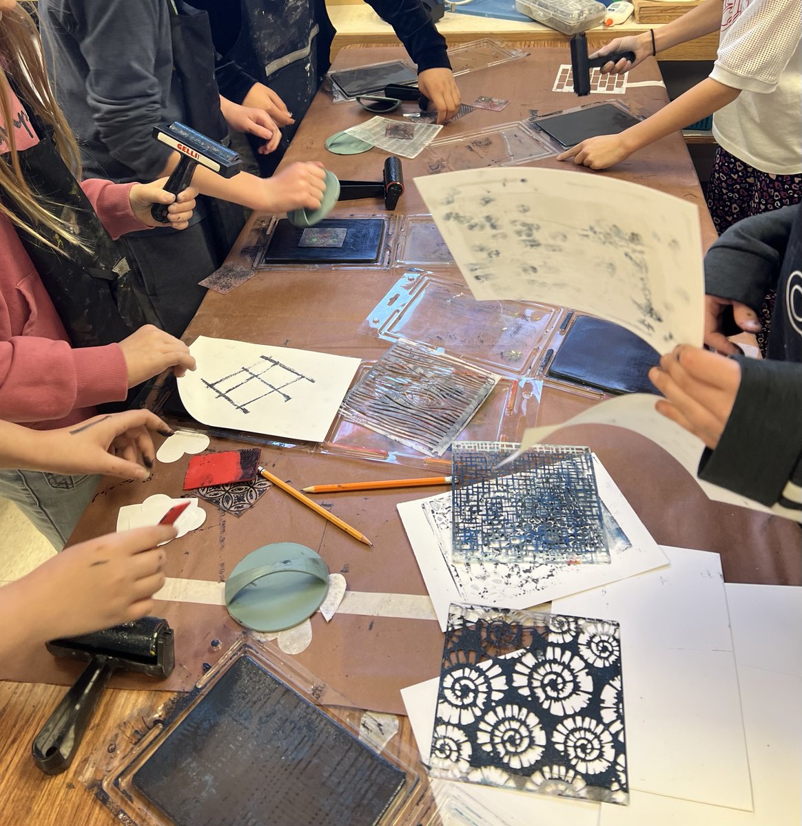 lps_visualart's tweet image. What happens when students are asked to think like artists? Randolph students explore techniques and make decisions about how to create. This opportunity was made possible with the support of the NE Department of Education, NE Arts Council and the NE Cultural Endowment. ArtsNOW