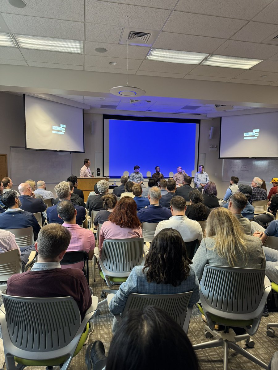 RyanBethencourt's tweet image. The @wildearthpets and @Jellatech1 team are here at the Raleigh-Durham Startup Conference with over 2,000 attendees from across the Triangle! #yalltech