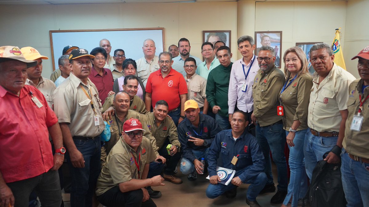 Ferrominera_CVG's tweet photo. Con la presencia del presidente de @Ferrominera_CVG, Aldo Cantafio y el respaldo de la Junta Interventora de la @CVG_Oficial, quedó instalado oficialmente el II Diplomado en “Mantenimiento y Fabricación de Vagones Ferroviarios”, en el Centro Cívico de Puerto Ordaz. https://t.co/DilLueTKqV