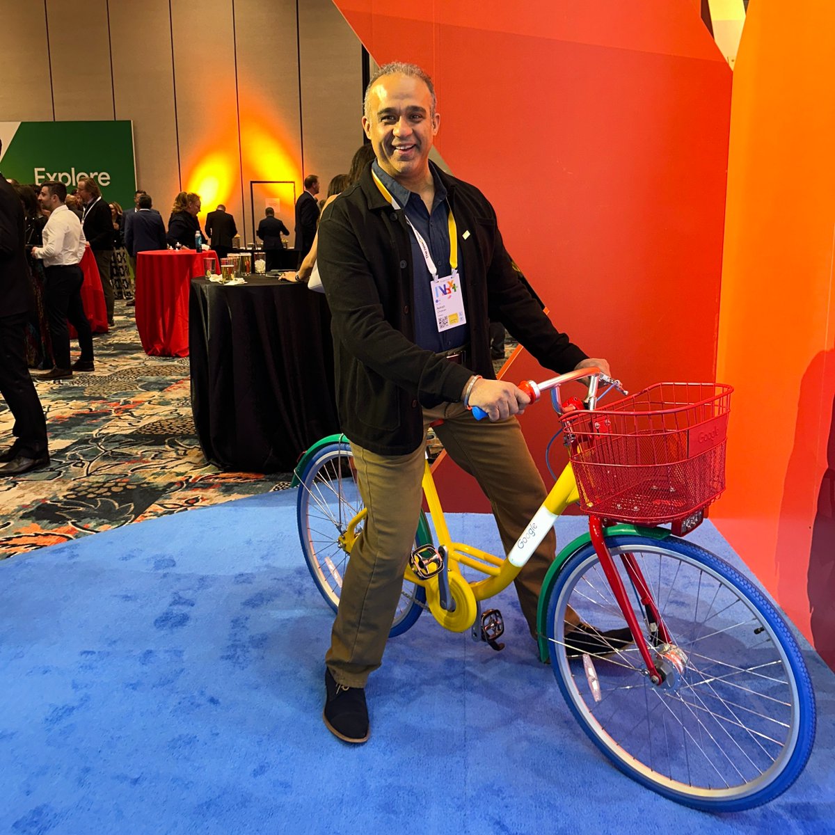 Arriving at #GoogleCloudNext as an official #GoogleCloudParterAwards Winner like 🤩 🚲 @gcloudpartners @googlecloud #GoogleCloud 📸: NetApp's Ashish Dhawan, SVP and CRO - Cloud Business Unit