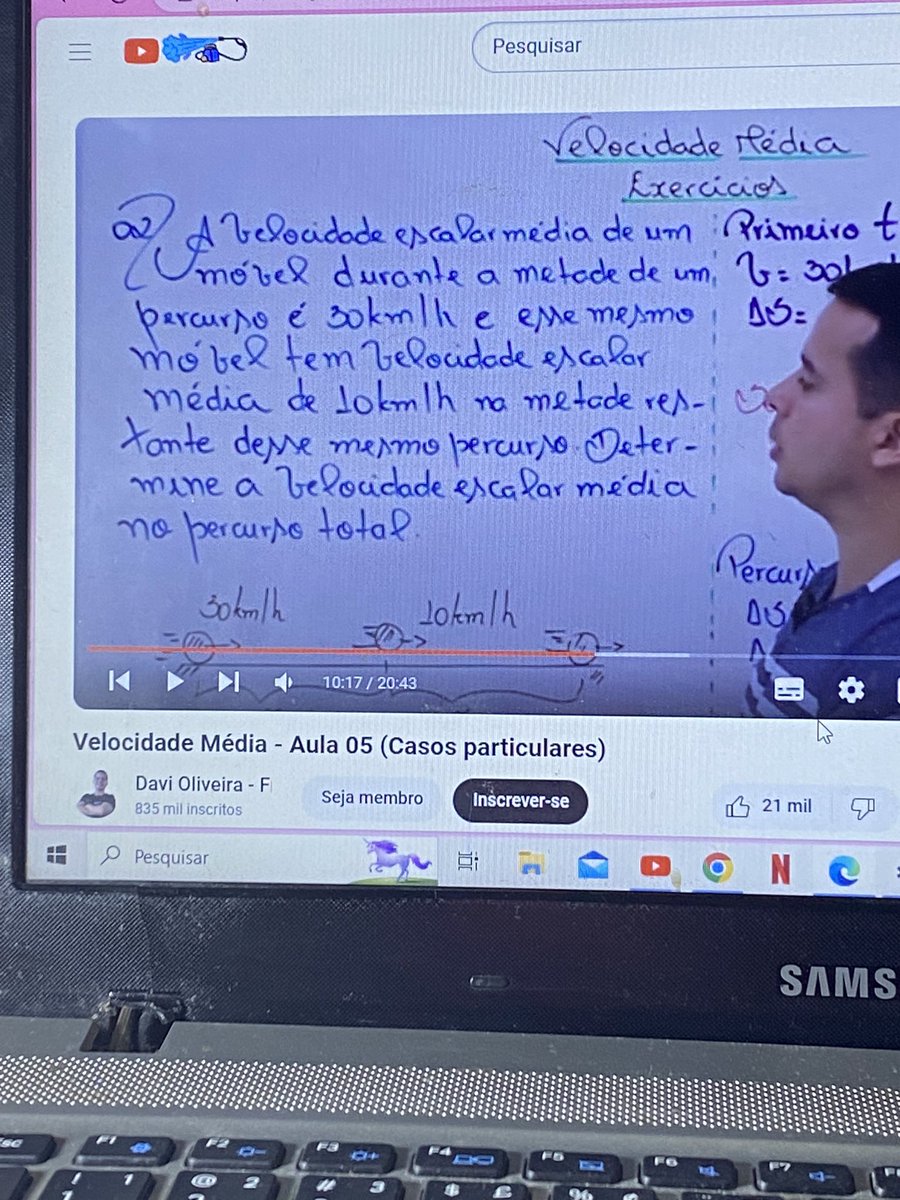 KeyyStudy1's tweet image. Vamos concordar que o professor Davi é 10 dando física né? Eu consigo entender a física de uma maneira diferente do que foi me ensinado