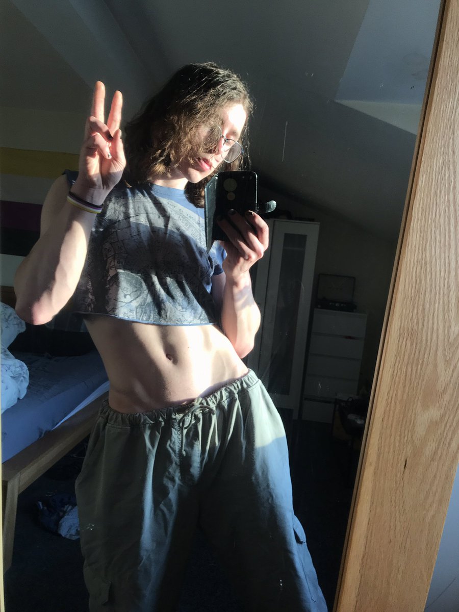 Lukalive7's tweet photo. Love when spring arrives and I remember how hot I am https://t.co/gkBxuh9XWa