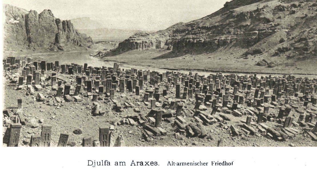 قبرستان ارامنه در جلفا
کنار رود ارس
عکس سال 1897
چاپ 1899
از کتاب:
Transkaukasien - Persien - Mesopotamien - Transkaspien, land und leute
-
کسی از سرنوشت قبرستان و سنگ قبها خبری داره؟