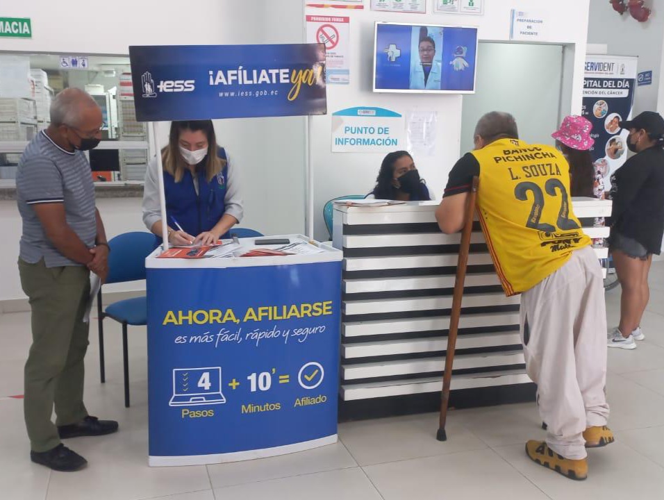 IESSStaElena's tweet photo. #IESSteInforma | El personal de Promoción y Asesoría del @IESSStaelena informaron a usuarios sobre la Afiliación Voluntaria, Independiente y Afiliación Juvenil en un stand ubicado en el Centro de Especialidades SERVIDENT. #AfíliateYA 📝 https://t.co/rIFLZdBK5U