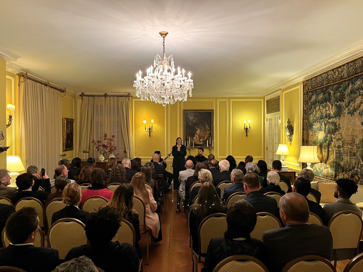 On March 19th, #Carminho gave an intimate performance at the Residence of the Ambassador of Portugal in Washington, DC. It was a night filled with fado that honored the #Portuguese #culture in the USA.