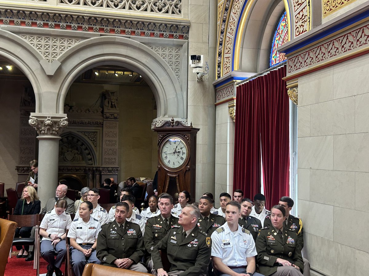 Officers and cadets from @WestPoint_USMA @USArmy in the NY State Assembly Chamber today for West Point Day, a ceremony honoring these exceptional individuals and celebrating their dedication to service and leadership. #WestPointDay #USArmy 🇺🇸