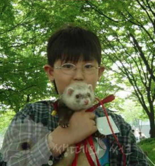 AboutMusicYT's tweet photo. EXO's Chanyeol was the president of The Ferret Club in middle school. https://t.co/UBAcDXjCDf