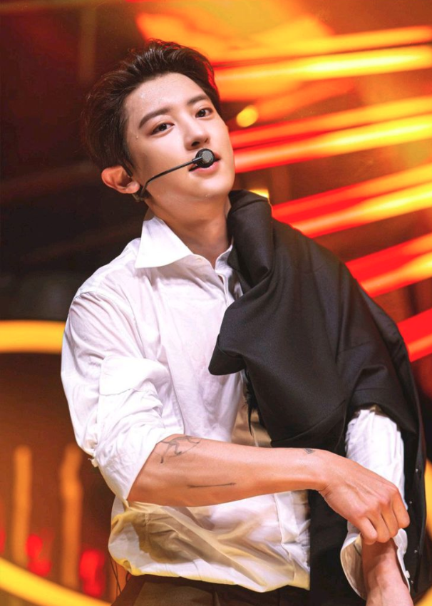 AboutMusicYT's tweet photo. EXO's Chanyeol was the president of The Ferret Club in middle school. https://t.co/UBAcDXjCDf