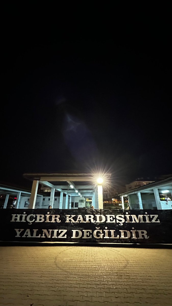 BİZ VARIZ YANINIZDA YALNIZ DEĞİLSİNİZ!

#ÖzgürFenerbahçeTribünü 
#KardeşlerimizİçinAdalet
#FreeArda
#FreeSelim 
#FreeYakup
