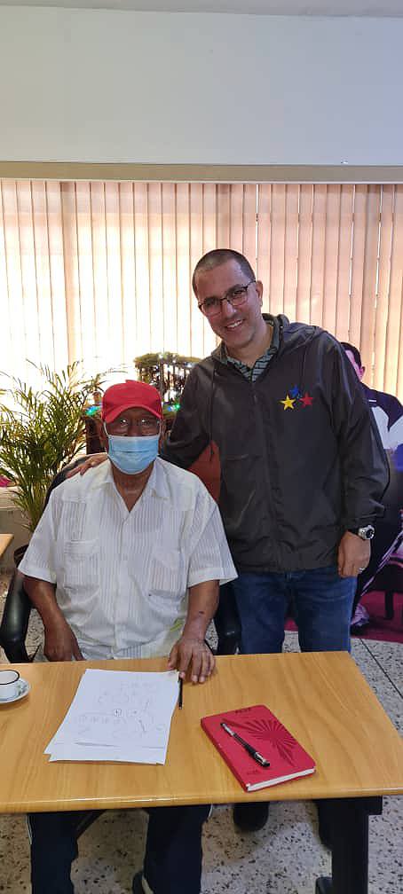 jaarreaza's tweet photo. Se nos fue físicamente el Maestro Hugo de los Reyes Chávez. Trabajó por el pueblo de Barinas hasta el último minuto. Humilde y generoso como ninguno. Hombre noble y entregado enteramente a la causa social. Digno Padre de nuestro Comandante Eterno. 
Para la familia y seres queridos nuestro abrazo desde el alma. 
¡Gracias por su consagración, Maestro! ¡Venceremos!